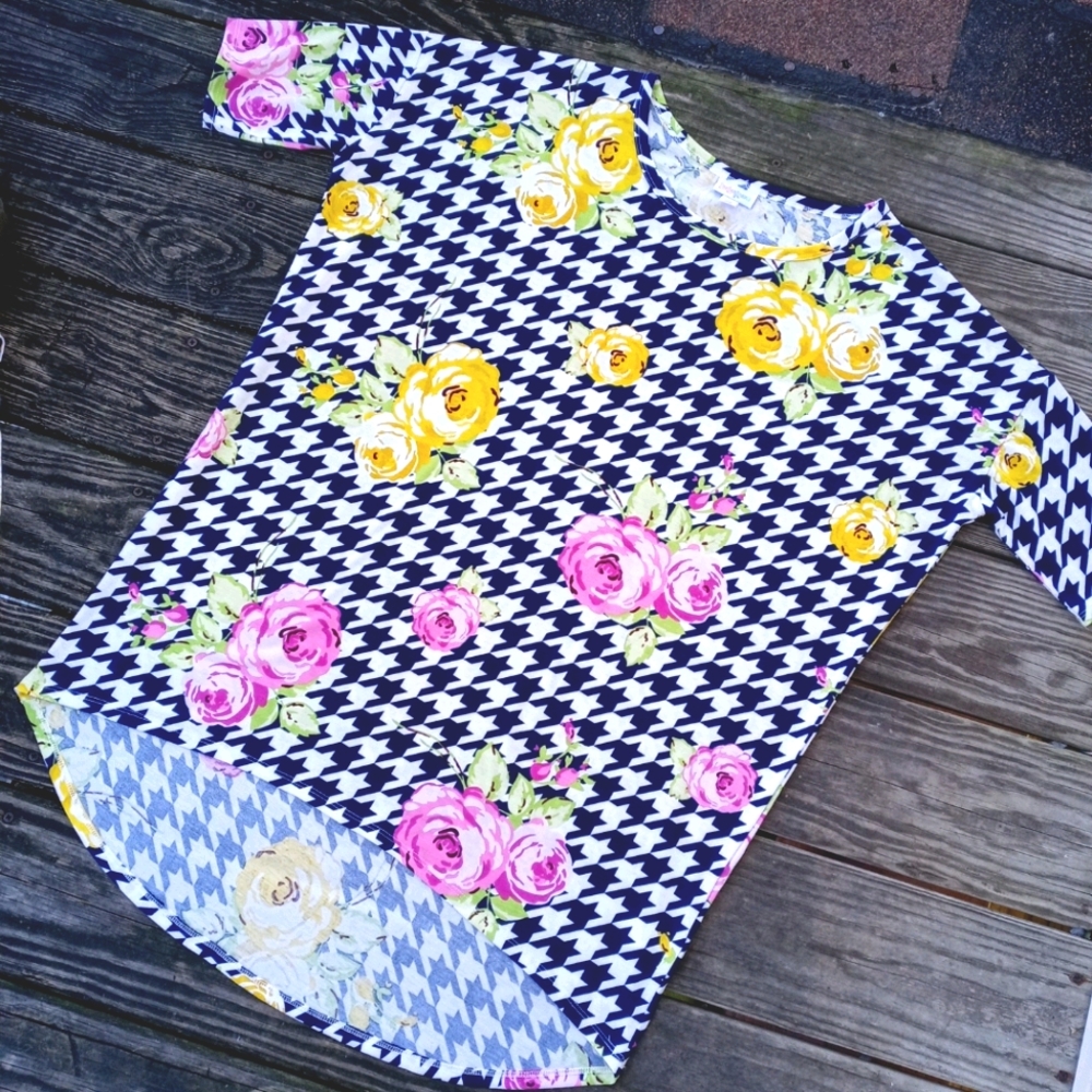 LuLaRoe Houndstooth Floral Design Top Sz M